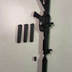 Schmeisser AR 15-9, silencieux BetT, trois chargeurs de glock 30 coups.