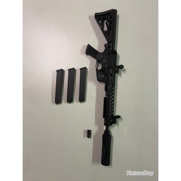 Schmeisser AR 15-9, silencieux BetT, trois chargeurs de glock 30 coups.