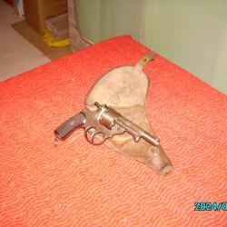 vends revolver de collection utilis&eacute; par l'arm&eacute;e allemande