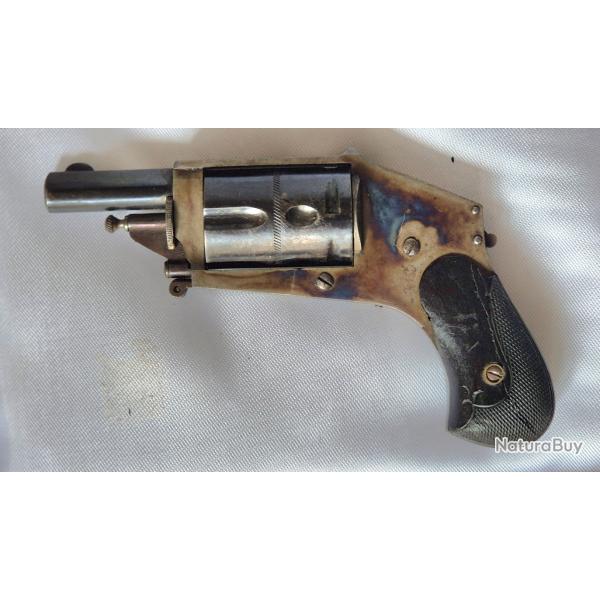 Revolver 6 mm   percussion CENTRALE Hammerless comme neuf.Mais plaquettes a revoir.