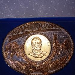 Boucle ovale John Wayne