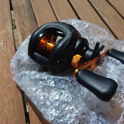 Moulinet de p&ecirc;che baitcasting main droite. Gf2000.