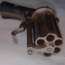 R&eacute;volver de poche type poivri&egrave;re &agrave; broche XIX&egrave;me St Etienne