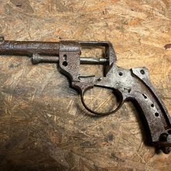 ENCHERES 1� - CARCASSE REVOLVER 1873
