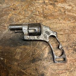 ENCHERES 1� - EPAVE REVOLVER 5 COUPS CAT D2