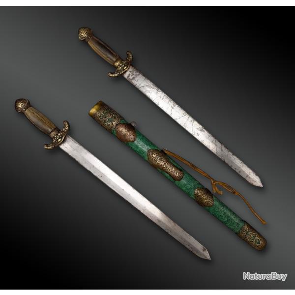 ENSEMBLE de deux �p�es appel� Shuang Jian - Chine - XIX�me si�cle