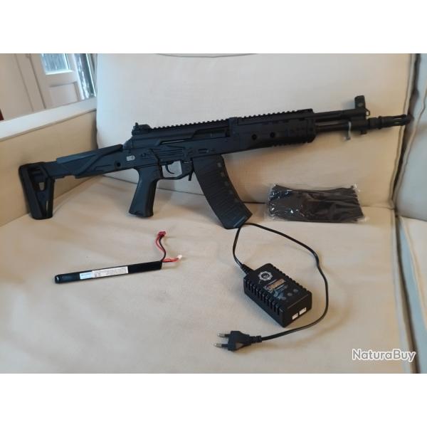 Airsoft AEG AK12K Well Pro avec deux mags + batterie et chargeur