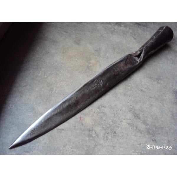 Ancien �pieu chasse ou outil ?