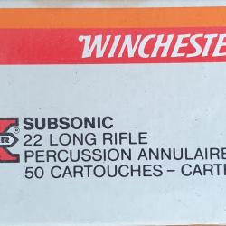 Une bo&icirc;te de 50 cartouches 22LR Winchester Subsonic.