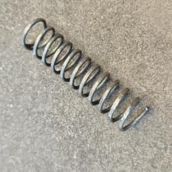 Ressort r&eacute;cup&eacute;rateur de carabine Bayard mod&egrave;le 1912 ( pi&egrave;ce d'origine  )