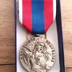 M&eacute;daille neuve DEFENSE NATIONALE classe Argent dans sa boite