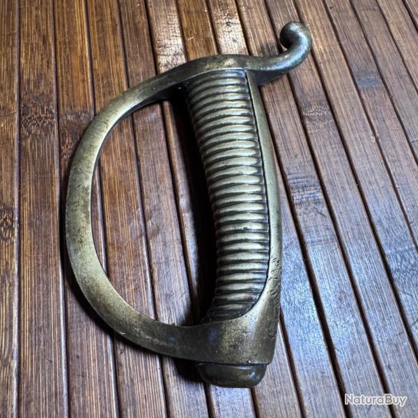 POIGN�E DE SABRE EN BRONZE A 28 CANNELURES MOD�LE GARDE NATIONALE