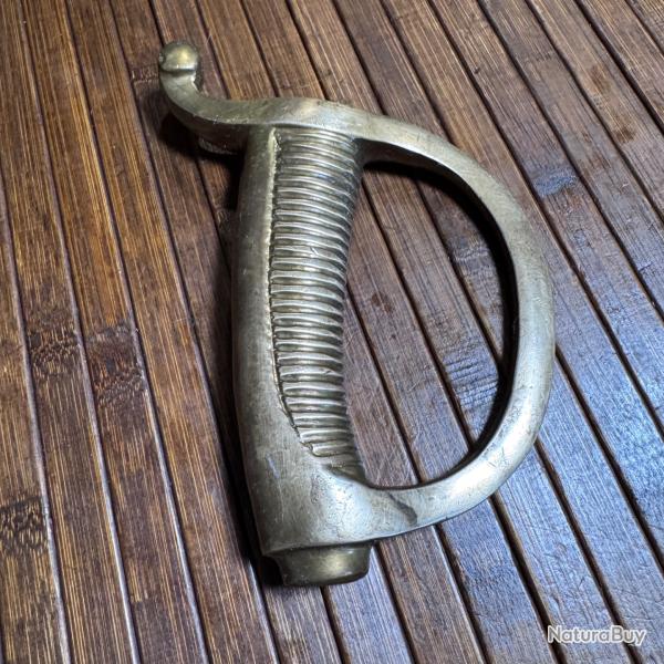 POIGN�E DE SABRE BRIQUET 1816 EN BRONZE A 28 CANNELURES