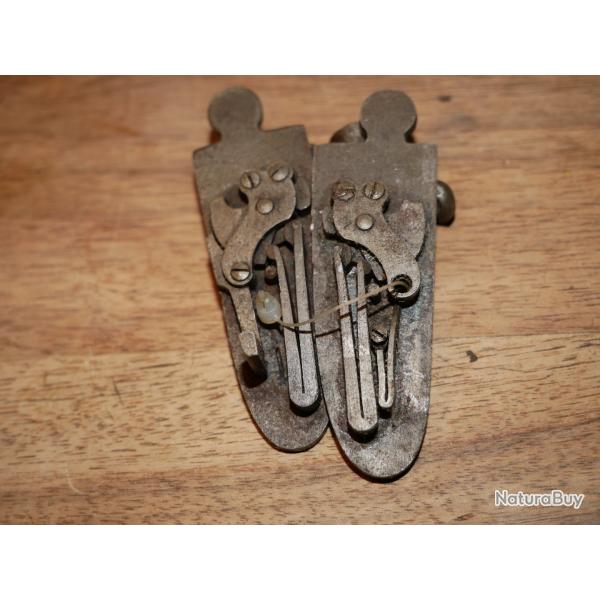 Paire de platines de fusil � percussion centrale � compl�ter