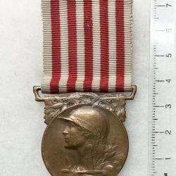 FRANCE - MEDAILLE COMM&Eacute;MORATIVE 1914 1918 dite M&eacute;daille des Poilus. En excellent &eacute;tat