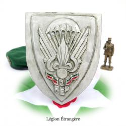 Blason artisanal du 1&deg; REP avec syst&egrave;me d'accroche au dos