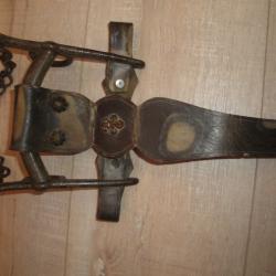 MORD DE CAVALERIE A FLEURS DE LYS