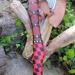 Hache de Viking Ragnar Lothbrok Lame Acier Carbone 1055 Symboles Manche Bois Etui Cuir Artisanale