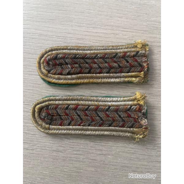 une paire de pattes d'�paules ww2