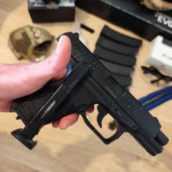 R&eacute;plique airsoft scorpion evo 3. Plus accessoires et v&ecirc;tements sac militaire.