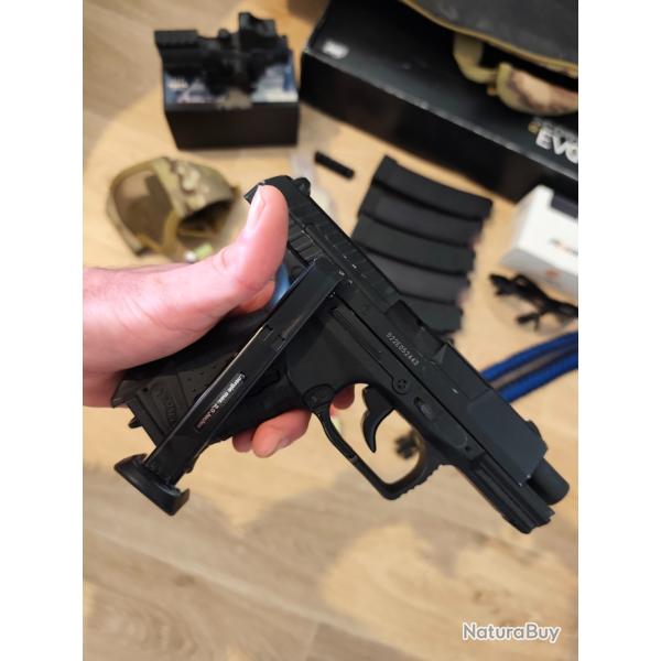 R�plique airsoft scorpion evo 3. Plus accessoires et v�tements sac militaire.