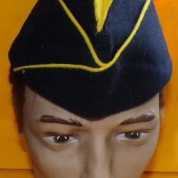 CALOT DE CHASSEUR A PIED DE L'ARMEE FRANCAISE , BLEU FONCE FOND JAUNE PASSEPOIL JAUNE  ,TAILLE 54 FA