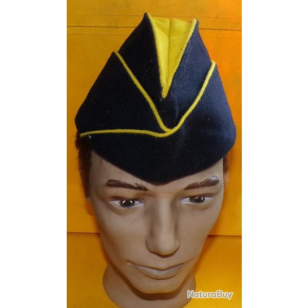 CALOT DE CHASSEUR A PIED DE L'ARMEE FRANCAISE , BLEU FONCE FOND JAUNE PASSEPOIL JAUNE  ,TAILLE 54 FA