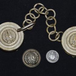 CHANTIER DE JEUNESSE-AGRAFES POUR CAPE MARQUEE CJF-BOUTONS DE BLOUSON-1940/1944-ETAT FRANCAIS