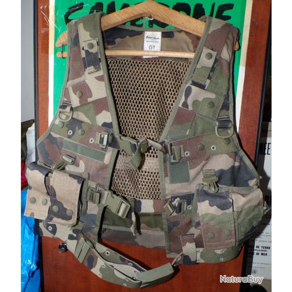 GILET DE COMBAT DE L'ARMEE FRANCAISE , TAILLE GT , AVEC 2 POCHETTES PORTES MAGASINS SUR LE DEVANT ET