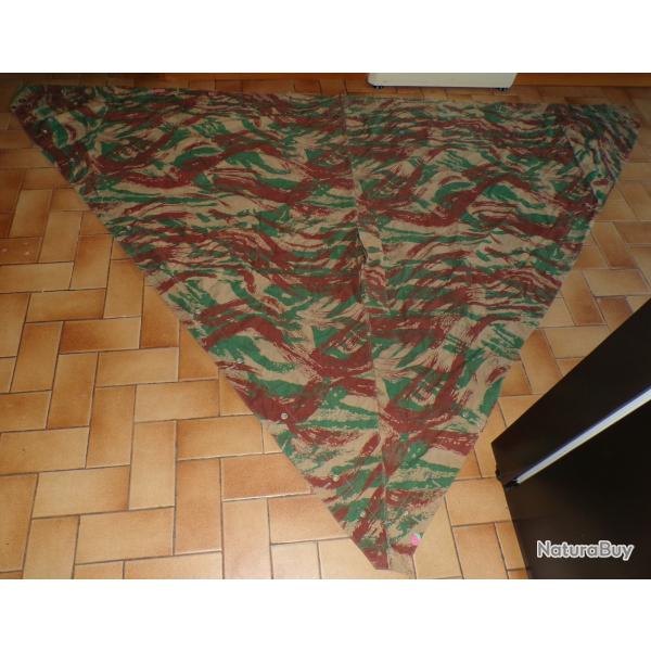 1/4 TOILE DE TENTE ABIMEE DE L'ARMEE FRANCAISE EPOQUE GUERRE ALGERIE, 2 SOLDATS AVAIENT CHACUN 2 1/4