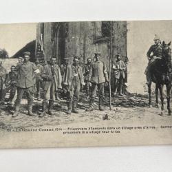 Carte Postale Ancienne Militaria : Prisonniers Allemands pr&egrave;s d'Arras.