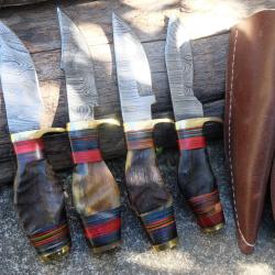 LOT DE 4 Couteau Skinner Damas Lame 256 Couches Manche Corne de B&eacute;lier Fab Artisanale Etui Cuir 001