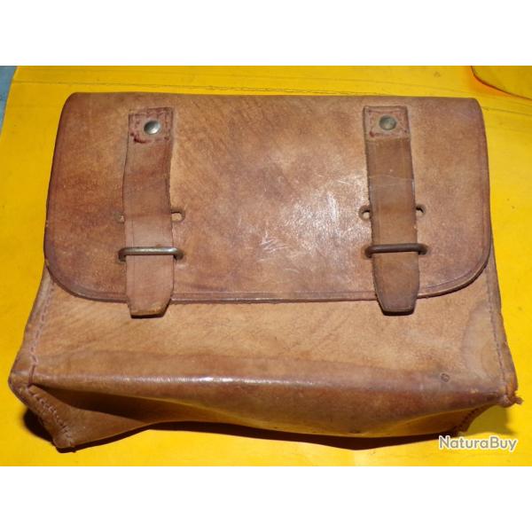TROUSSE MEDICALE SANS CROCHET POUR VEHICULE TYPE AIR EPOQUE INDO-GUERRE ALGERIE , CELLE CI EST VIDE