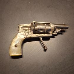 Revolver Bulldog Hammerless, six coups velodog