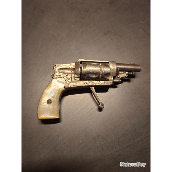 Revolver Bulldog Hammerless, six coups velodog