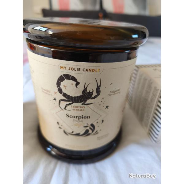 Bougie My Jolie Candle - �dition Astrale Scorpion  avec bijou en argent � d�couvrir lors de la fonte