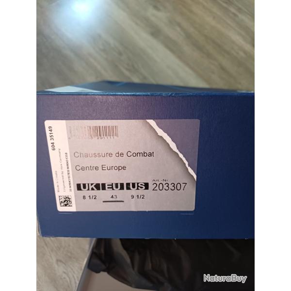 Chaussure de combat