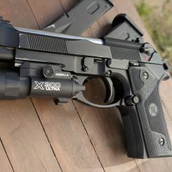 Beretta M9A1 & 2 chargeurs (+lampe)