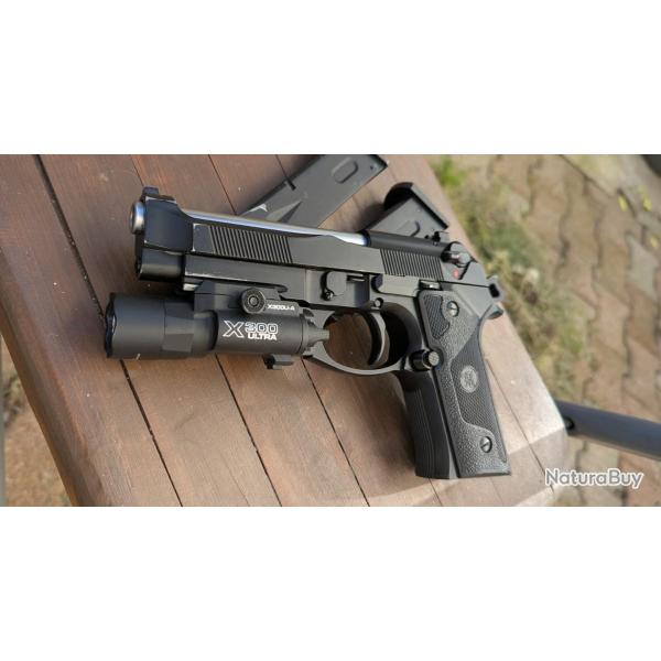 Beretta M9A1 & 2 chargeurs (+lampe)
