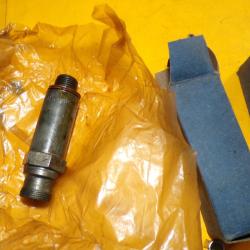 BOUGIE BLINDEE POUR VEHICULE MILITAIRE  EN LOT DE 2, MARQUE SIEMENS 40 FU 14 ,  ETAT NEUF VOIR PHOTO