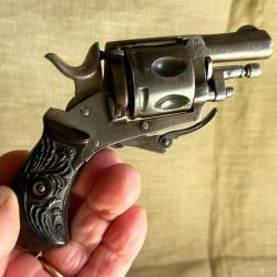 Tr&egrave;s beau Bulldog en calibre 320 - Bel &eacute;tat