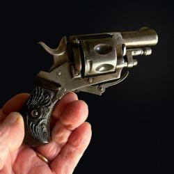 Tr&egrave;s beau Bulldog en calibre 320 - Bel &eacute;tat