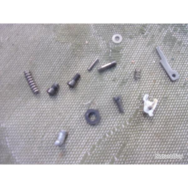 diverses petites pi�ces  de revolver Mauser K50 "magnum"