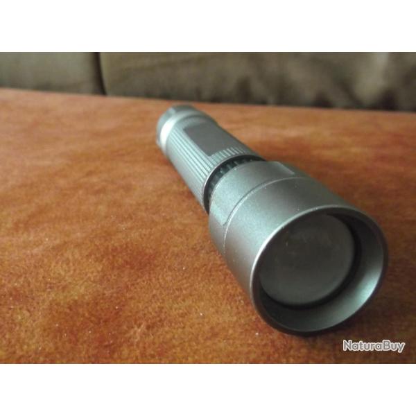 Lampe torche ASTAR LED 550 Lumens