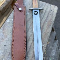 Dague de chasse lame 28cm avec t&ecirc;te de cerf en acier manche en bois 40 cm + Etui