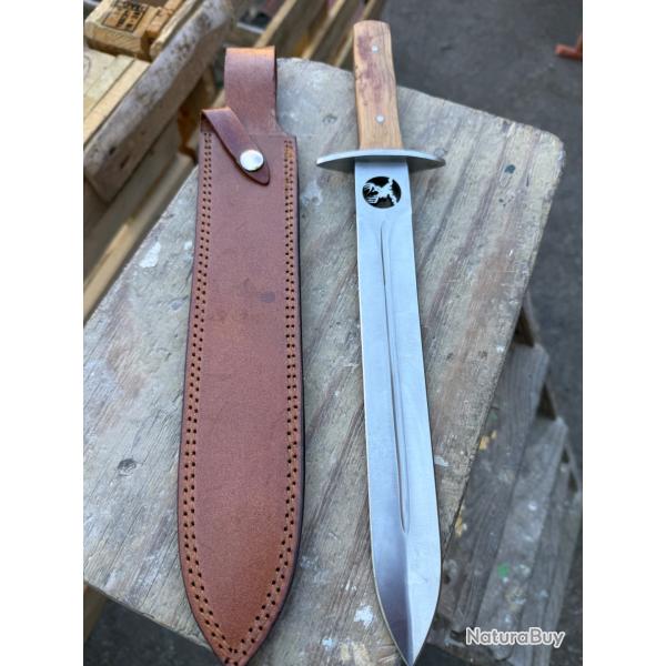 Dague de chasse lame 28cm avec t�te de cerf en acier manche en bois 40 cm + Etui