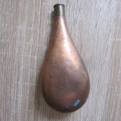 VIDE ! VIDE ! PETITE POIRE A POUDRE EN CUIVRE OU POUR TABAC A PRISER? INFOS BIENVENUES