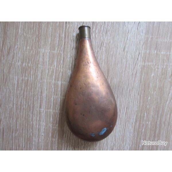 VIDE ! VIDE ! PETITE POIRE A POUDRE EN CUIVRE OU POUR TABAC A PRISER? INFOS BIENVENUES