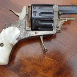 Revolver poivri&egrave;re, type explorateur, 12 coups, ELG