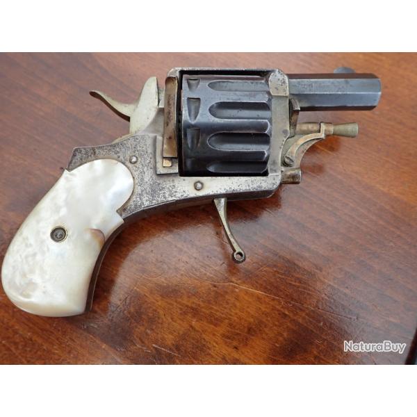 Revolver poivri�re, type explorateur, 12 coups, ELG